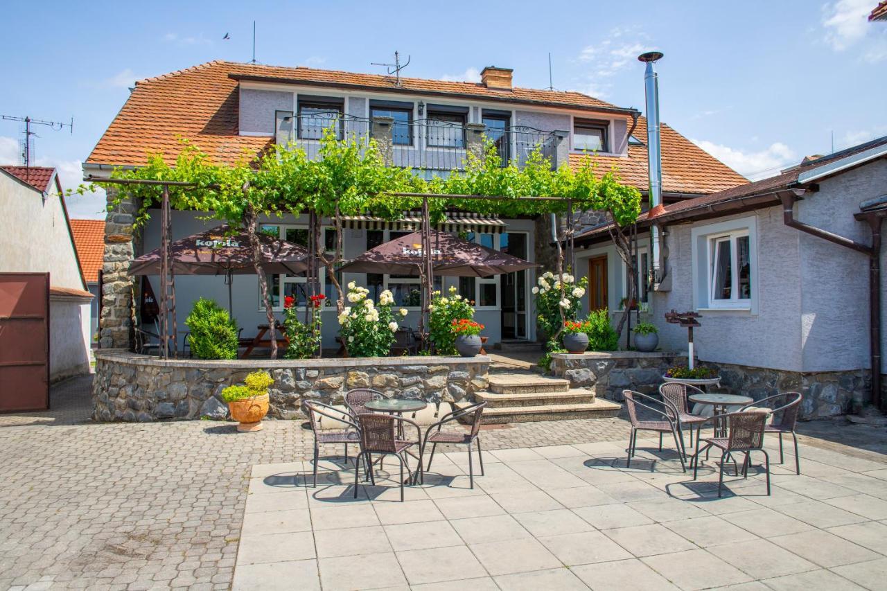 Penzion Janota Perná Bagian luar foto