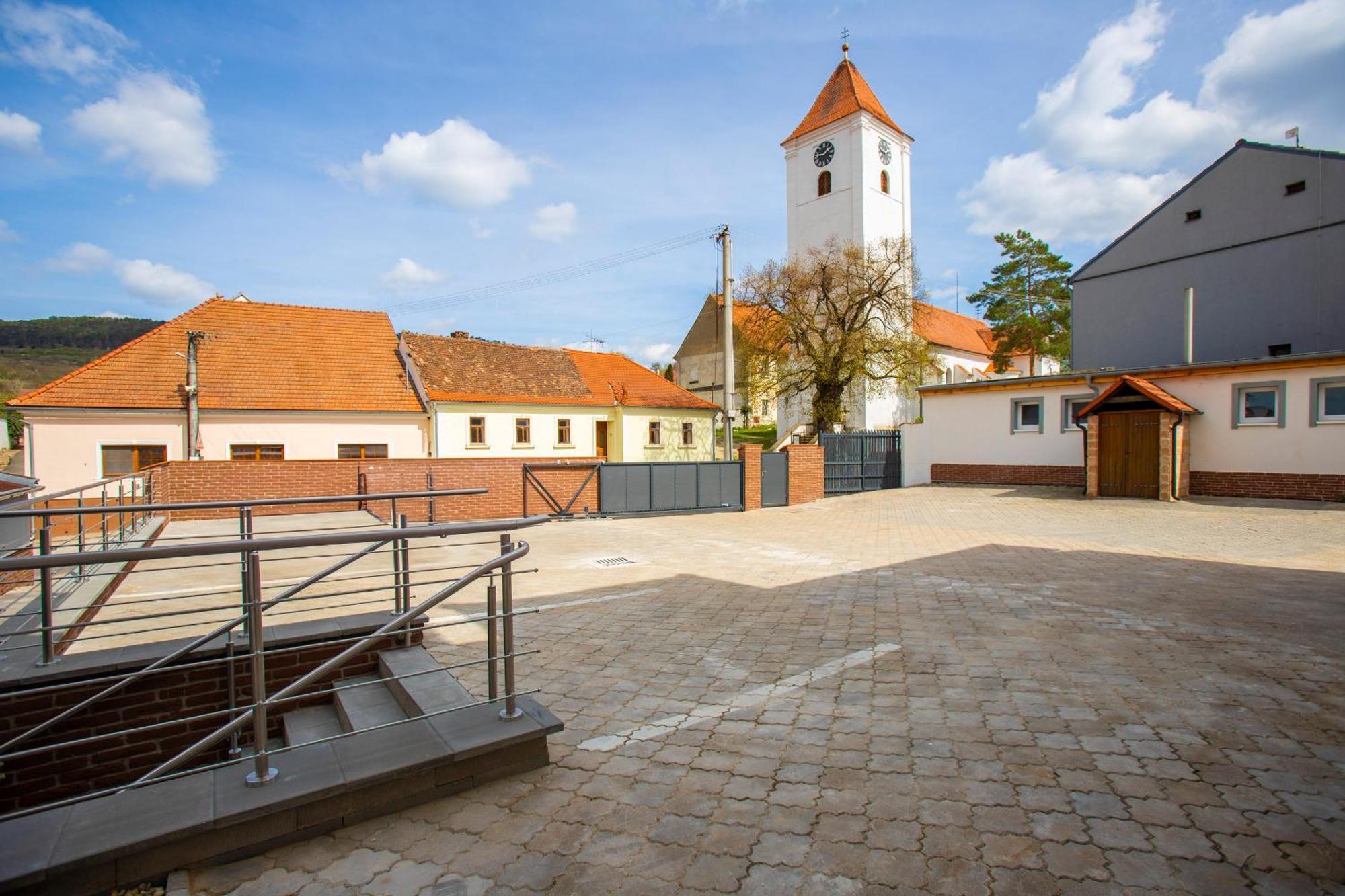 Penzion Janota Perná Bagian luar foto